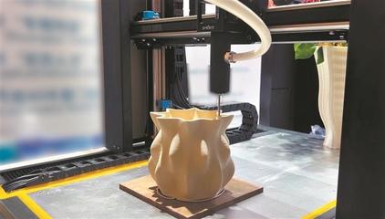 外商看廣交會(huì)上的'高新尖' 3D打印碗碟玩出花，隧道里燒出'金屬瓷'陶瓷制品