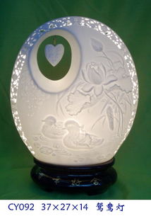 光影流轉，瓷韻生輝 德化縣影雕燈具陶瓷廠的匠心之作